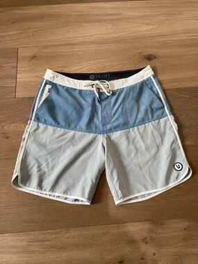 Vuori Men’s Board Shorts Swim Trunk Swim Shorts Size 33